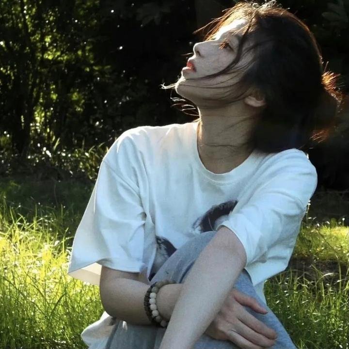 小姑娘艾萝依